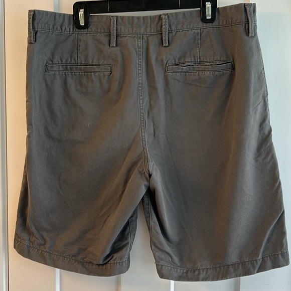 Men’s Gap khaki shorts - Picture 3 of 4